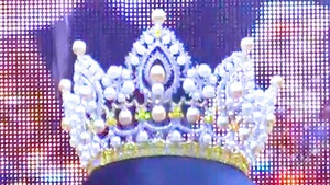 Video: Vương miện Hoa hậu Việt Nam 2020 bằng vàng, đính 1.919 viên đá quý