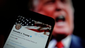 Video: Tổng thống Trump bị Twitter cảnh báo vì chia sẻ video 'gian lận bầu cử'