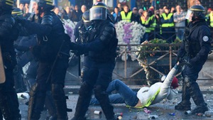 Video: Bạo loạn khắp nước Pháp phản đối dự luật cấm quay phim, chụp hình cảnh sát