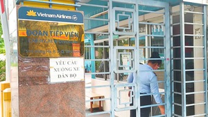 Video: Đóng cửa khu cách ly đoàn tiếp viên của Vietnam Airlines sau khi phát hiện ca nhiễm COVID-19