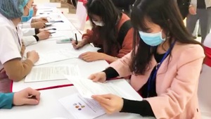 Video: Nhiều người trẻ đăng kí thử nghiệm vắcxin COVID-19 'made in Vietnam'