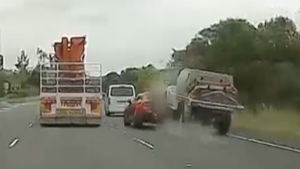 Video: Ôtô chở ma túy gây tai nạn liên hoàn trên cao tốc