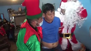 Video: Cảnh sát hóa trang thành ông già Noel để… bắt tội phạm