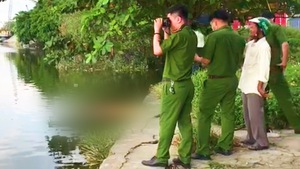 Video: Phát hiện thi thể nữ mất nửa đầu và cánh tay phải trên sông Sài Gòn
