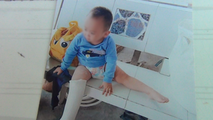 Video: Nghi vấn bé trai bị gãy chân bất thường tại điểm giữ trẻ