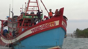 Video: Va chạm giữa tàu cá và tàu hậu cần, 1 ngư dân chết, 1 mất tích