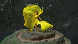 Loạt ảnh ấn tượng của hoa hậu H’Hen Niê ở hang Sơn Đoòng