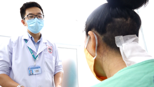 Video: Lần đầu tiên tại Việt Nam phẫu thuật cho bệnh nhân bị hội chứng gập đầu