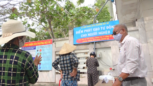 Video: Trụ 'ATM gạo' ở làng chài Mũi Né