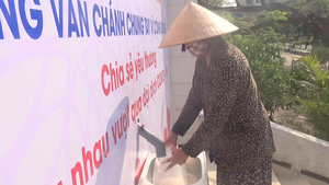 Video: Cây 'ATM' gạo kèm rau củ quả ở Phú Yên