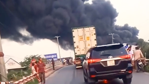 Video: Cháy lớn công ty sản xuất bao bì, thiệt hại khoảng 60 tỷ đồng