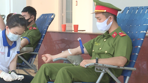 Video: 500 người tham gia hiến máu mùa dịch Covid-19