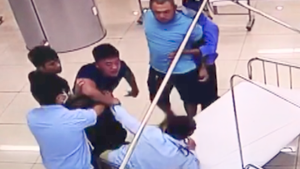 Video: Truy tìm nhóm thanh niên đánh bảo vệ bệnh viện