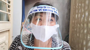 Video: Tiểu thương Sài Gòn làm nón tặng y bác sĩ