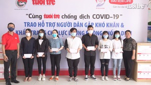 “Cùng Tuổi Trẻ chống dịch COVID-19”: Trao tiền hỗ trợ cho 500 hộ dân hoàn cảnh khó khăn tại TP.HCM
