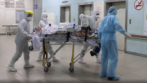 Video: Bệnh nhân 91, phi công người Anh được chuyển đến bệnh viện Chợ Rẫy