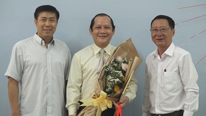 Tiến sĩ Trần Lương Công Khanh nhận giải nhất cuộc thi Khoảnh khắc thay đổi đời tôi