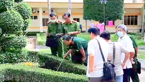 Video: Người đàn ông chết với vết cắt trên cổ trong công viên bệnh viện
