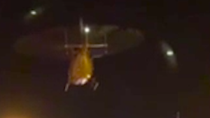 Video: Trực thăng quân sự Mỹ lơ lửng trên đầu người biểu tình