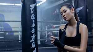 Tập boxing để có vóc dáng quyến rũ cùng hoa hậu Khánh Vân