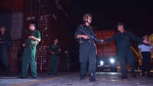 Video: Cựu cảnh sát Hàn Quốc giấu ma túy trong nhiều khối đá bị công an Việt Nam bắt giữ