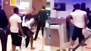 Video: Bị lùi giờ bay, 3 cô gái lao đến đánh hội đồng nhân viên sân bay