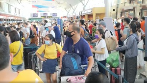 Video: Tăng chuyến bay tối đa giải tỏa du khách ở Đà Nẵng