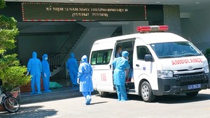 Video: Chuyển bệnh nhân từ Bệnh viện Đà Nẵng sang các bệnh viện khác