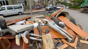Video: Đường Đồng Cổ ở Tây Hồ nhếch nhác, ngập ngụa trong rác thải