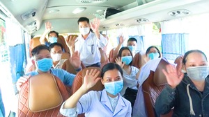 Video: 40 điều dưỡng, bác sĩ Huế vào tuyến đầu chống dịch ở Đà Nẵng