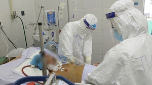 Video độc quyền: Bác sĩ đang điều trị cho bệnh nhân COVID-19 tại BV Phổi Đà Nẵng