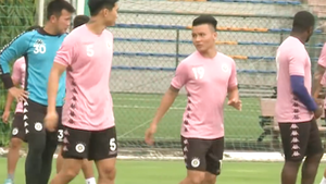 Video: Đoàn Văn Hậu có buổi tập đầu tiên với đồng đội ở CLB Hà Nội