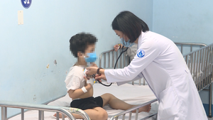 Video: 26 trẻ ở chùa Kỳ Quang 2 nhập viện nghi do ngộ độc sau khi ăn thịt kho