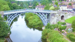 Video: Độc đáo cây cầu sắt 400 tấn ở Anh