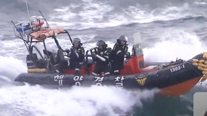 Video: Hàn Quốc điều máy bay, tàu chiến, tàu tuần tra tìm thi thể quan chức bị bắn chết