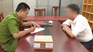 Vụ dùng súng uy hiếp tài xế ở Bắc Ninh: Công an thu giữ 1 khẩu súng, 2 viên đạn cao su, 1 viên đạn hơi cay
