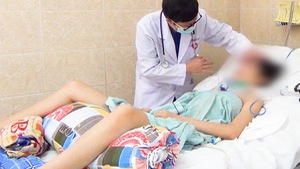 Video: Nữ bệnh nhân ngộ độc Patê Minh Chay ở Đồng Nai đang trở nặng, hôn mê sâu