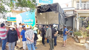 Video: Xe tải lao vào nhà dân ở Đồng Nai, chui luôn vô phòng ngủ