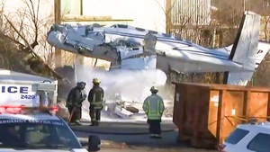 Video: Chiếc máy bay hai động cơ gặp sự cố, lao thẳng xuống đất