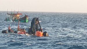 Video: Tìm thấy thi thể một ngư dân tàu cá Bến Tre bị chìm ở Côn Đảo