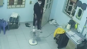 Video: Cảnh giác trước ‘thủ thuật’ mở chốt cửa của kẻ trộm