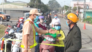 Video: Gia Lai dừng hoạt động vận tải hành khách ở khu vực có ca dương tính COVID-19