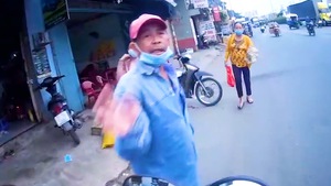 Video: Tài xế xe công nghệ bị đánh gần bến xe An Sương - 'Anh em đừng trả thù giùm tôi'