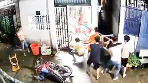Video: Xông vào nhà chém 2 vợ chồng tử vong ở Hóc Môn