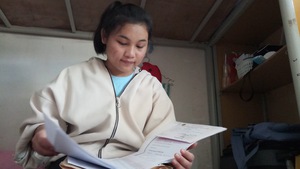 Cô gái Giẻ Triêng mồ côi tự 'dò đường' vào đại học