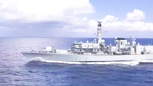 Video: Khinh hạm Anh HMS Richmond đầy uy lực đang ở cảng Cam Ranh
