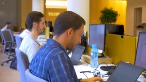 Video: Quốc hội Bồ Đào Nha ra luật cấm sếp gọi điện, nhắn tin, gửi email cho nhân viên sau giờ làm