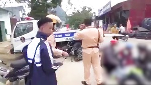 Video: Xác minh vụ tai nạn giao thông giữa một học sinh đi xe máy với xe chuyên dụng của CSGT