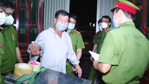 Video: Bắt khẩn cấp nguyên trưởng phòng tiếp công dân tỉnh Bà Rịa - Vũng Tàu