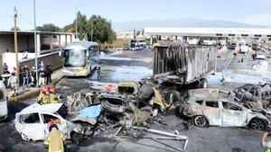 Video: Ít nhất 19 người chết trong vụ xe tải lao vào trạm thu phí